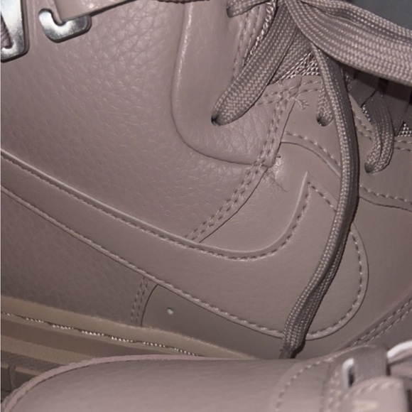 Nike Air Force 1 - Picture 10 of 11